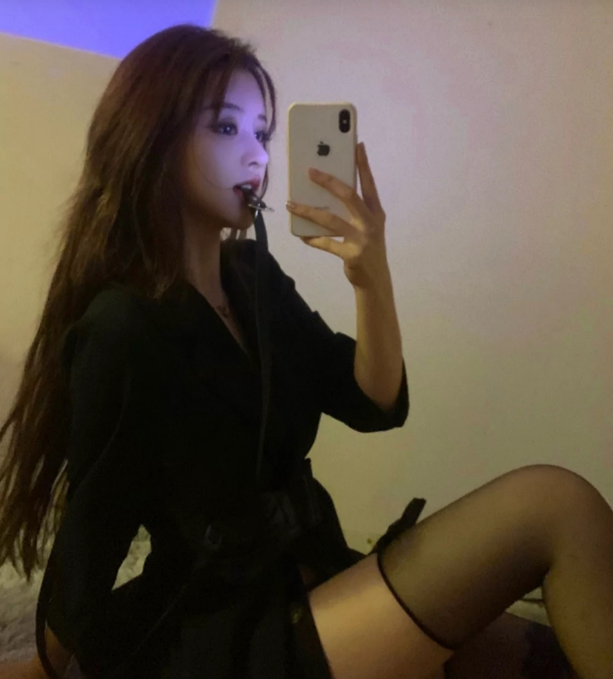 普陀性感黑丝大奶模特